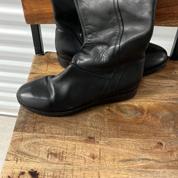 Boot - Picture 4 of 5